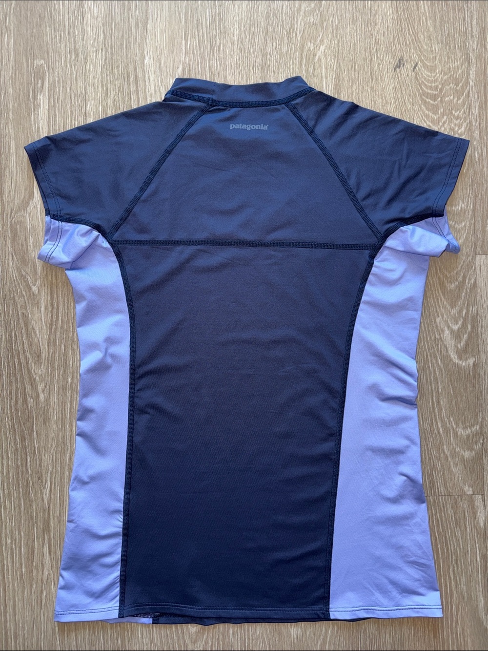 Patagonia Women's Navy & Light Purple Short Sleeve Swim Top Size M